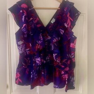 Sofia Vergara Floral top w Ruffled